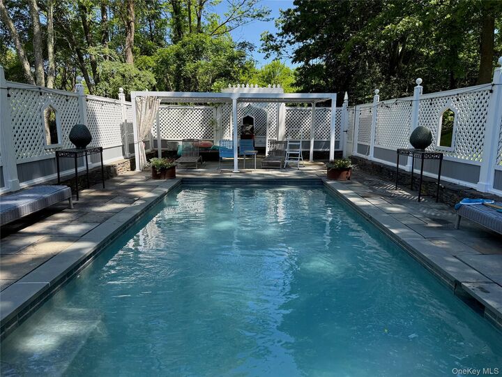 Property Photo:  20 Taintor Way  NY 12545 