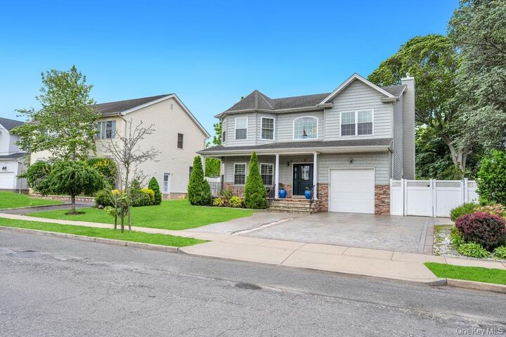 Property Photo:  14 Kent Road  NY 11580 