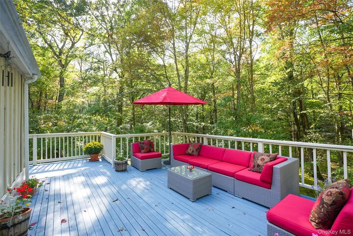 Property Photo:  22 Peters Lane  NY 10576 
