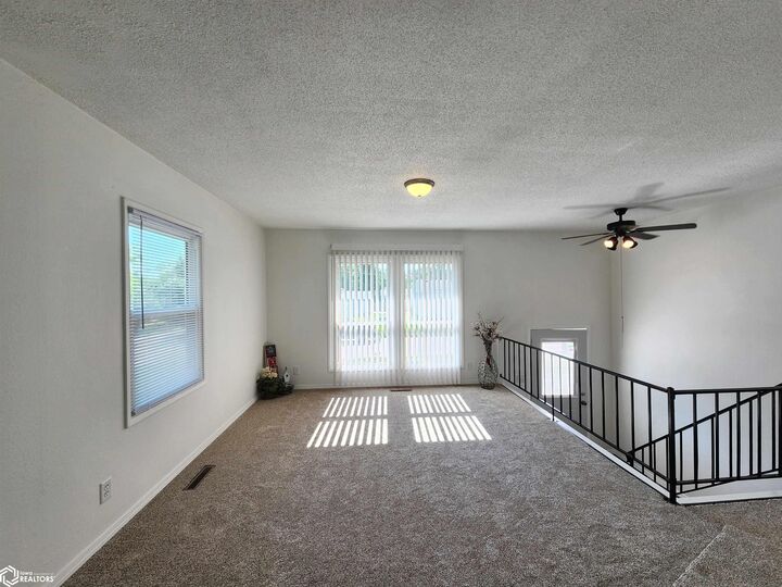 Property Photo: 1320 S Hampshire Avenue IA 50401