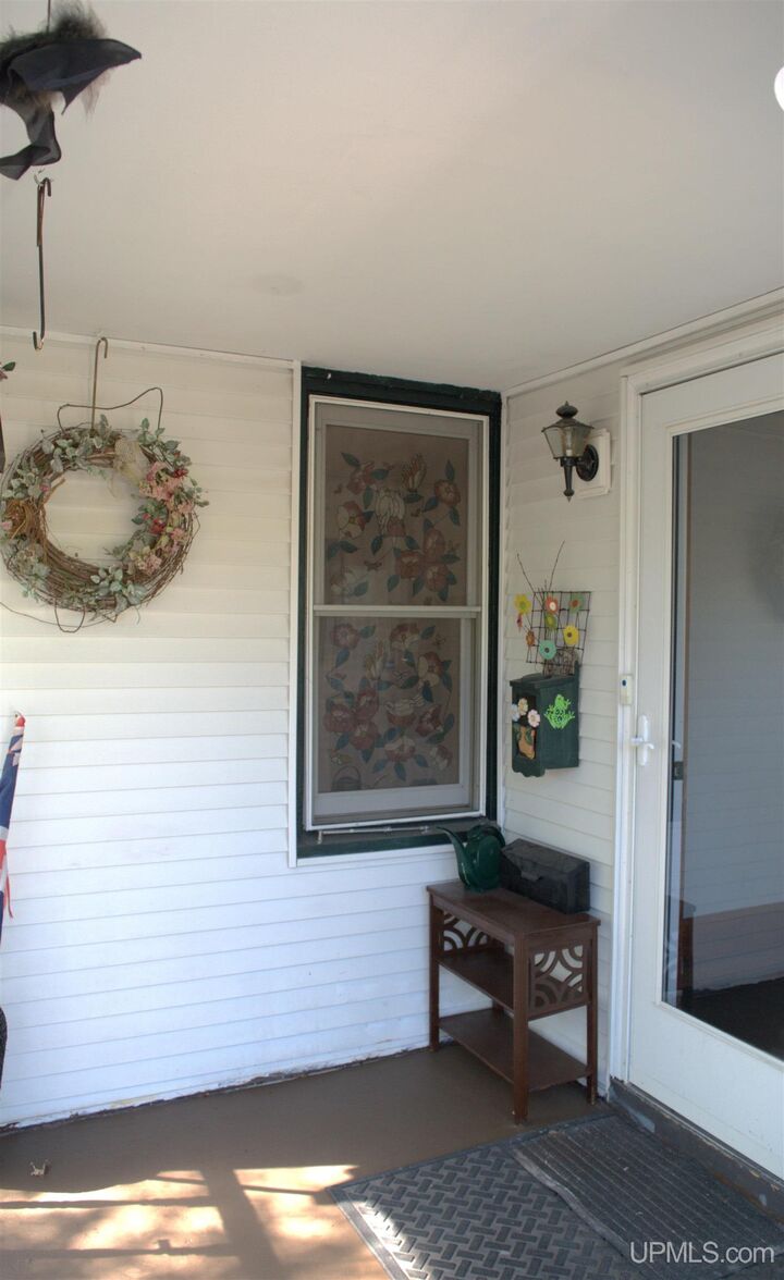 Property Photo: 726 N Lincoln Drive MI 49930