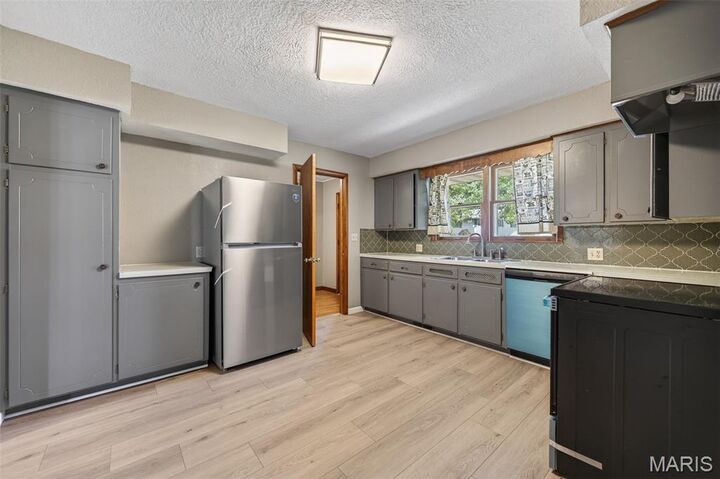 Property Photo:  2020 Highland Street  MO 65536 