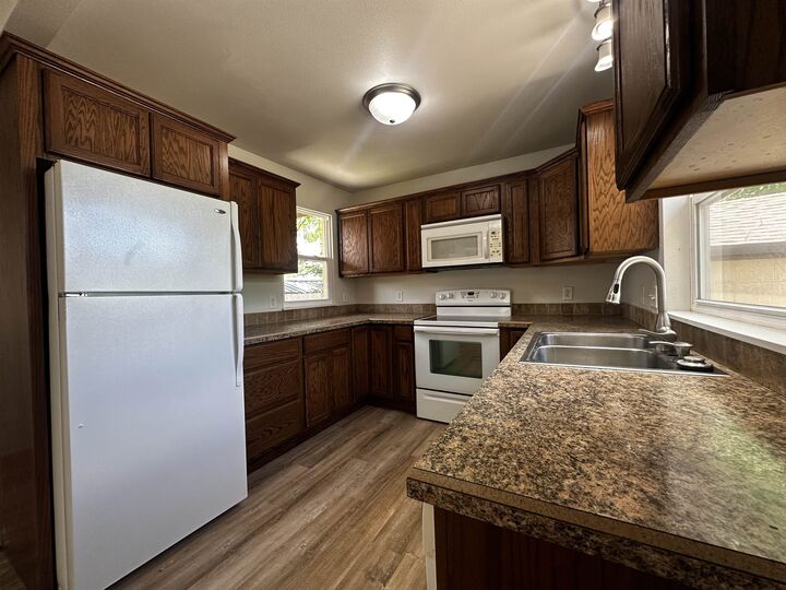 Property Photo: 509 NW 4th St ND 58703