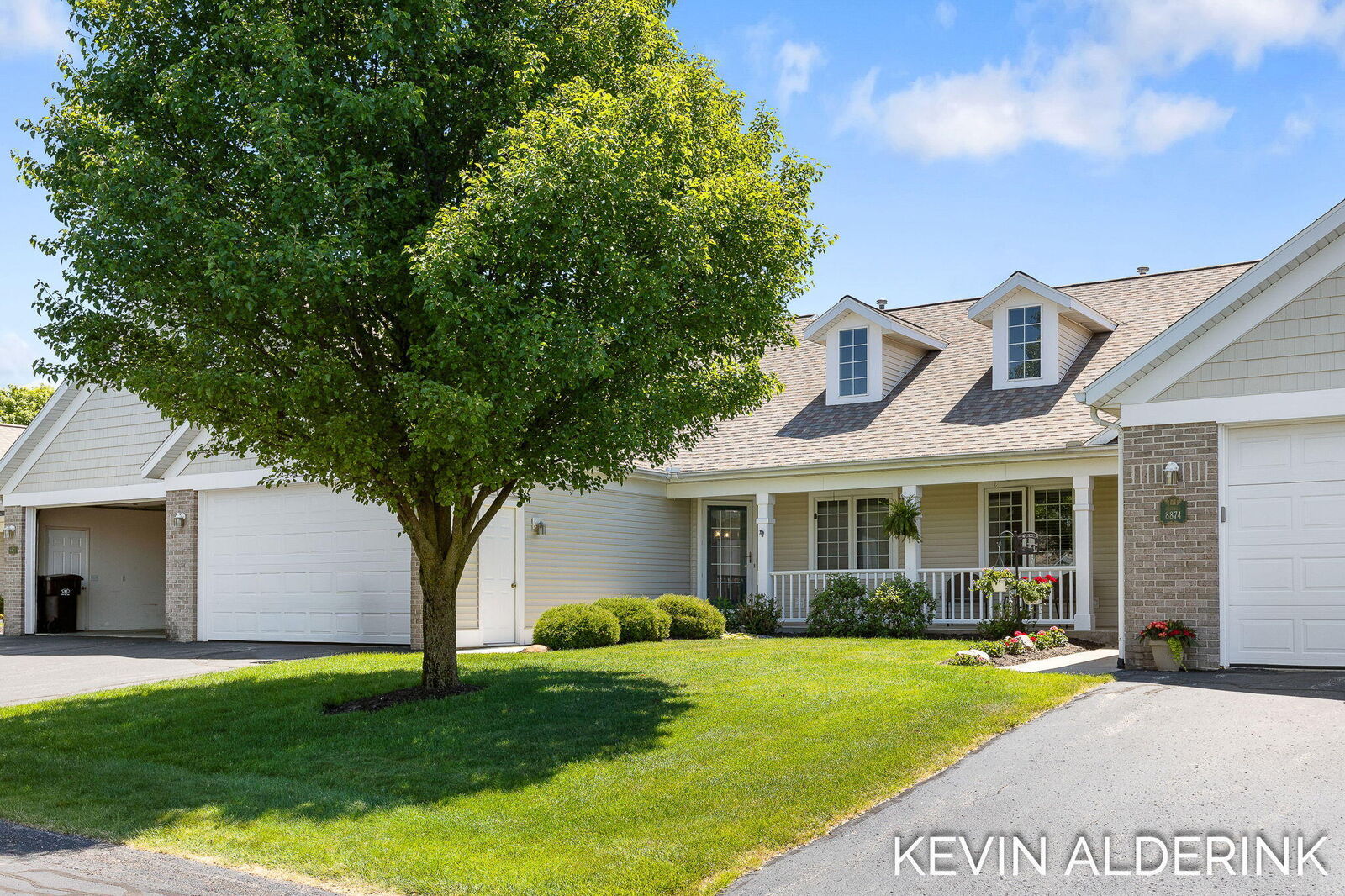Property Photo: 8872 N Peninsula Court MI 49464