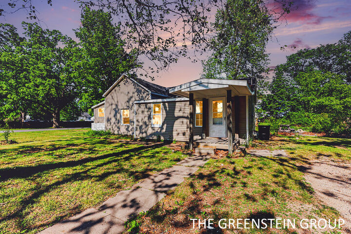 Property Photo:  301 E North Street  MI 48838 