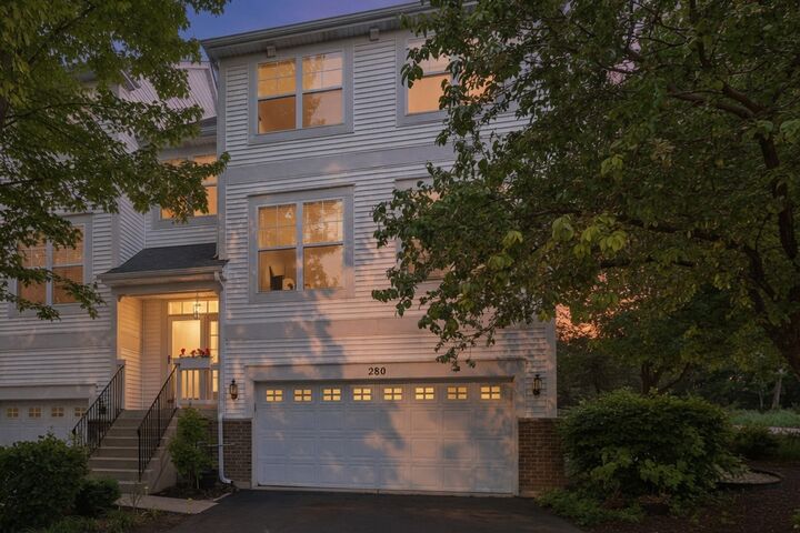 Property Photo:  280 Hickory Lane  IL 60177 