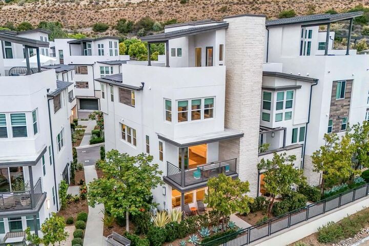 Property Photo:  2858 Avella Cir  CA 92108 