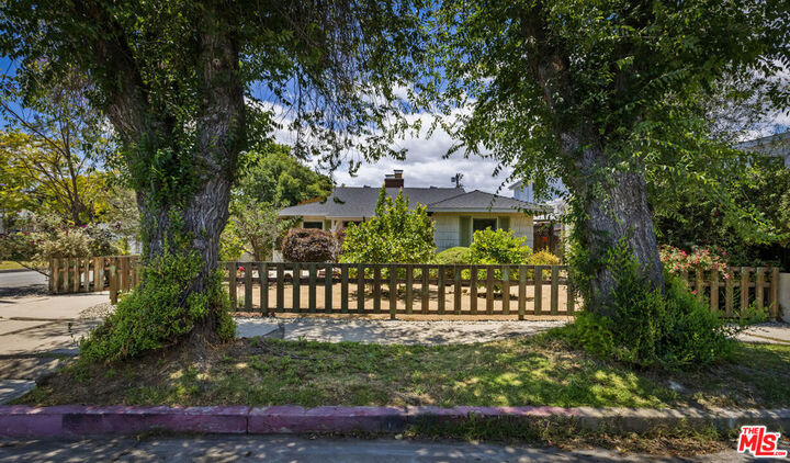 Property Photo:  5005 Varna Avenue  CA 91423 