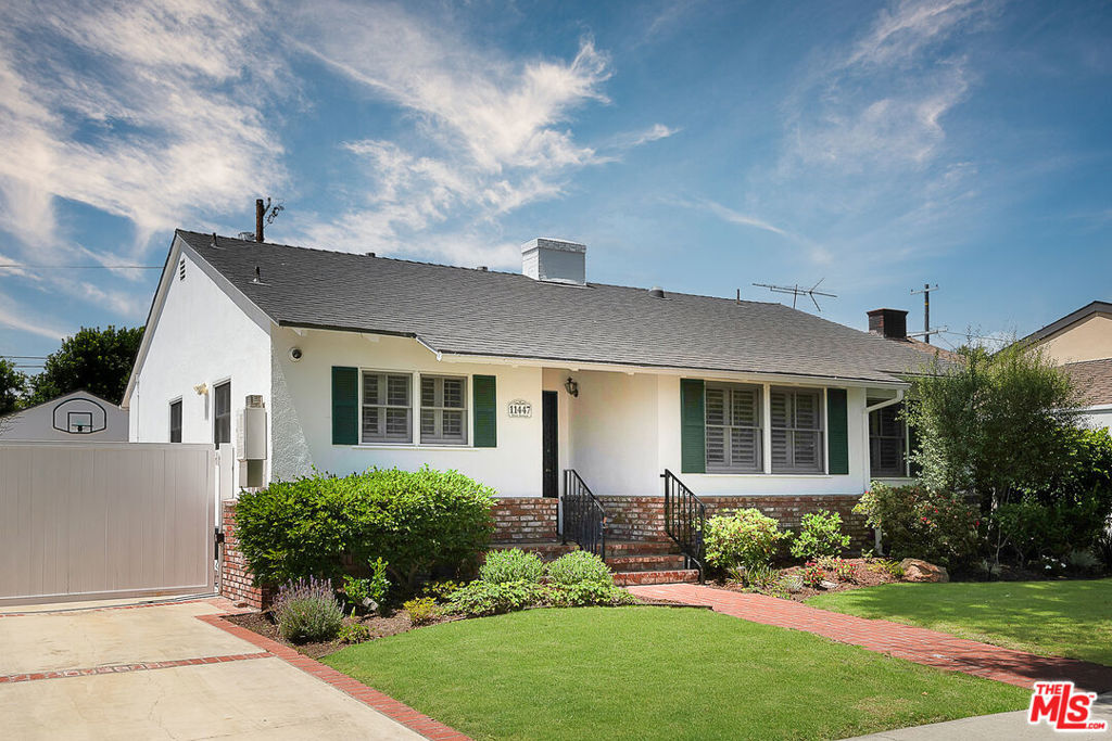 Property Photo:  11447 Rose Avenue  CA 90066 