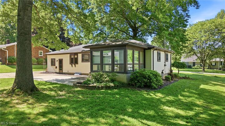 Property Photo:  1515 E 11th Street  OH 44460 