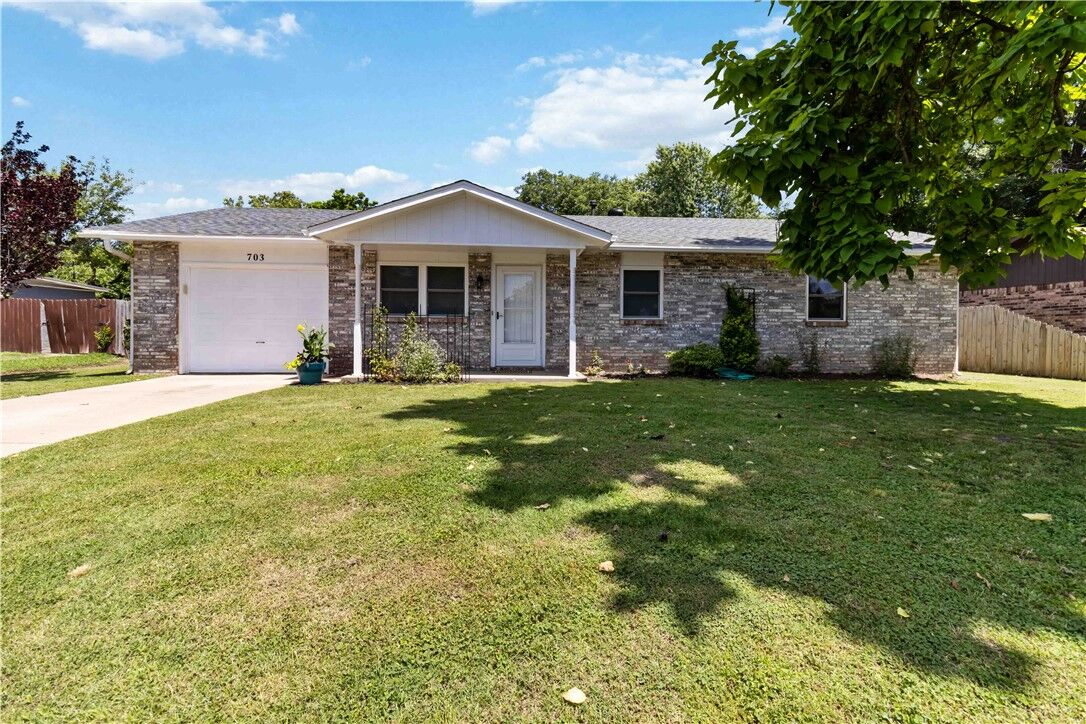 Property Photo:  703 Thomas Boulevard  AR 72762 