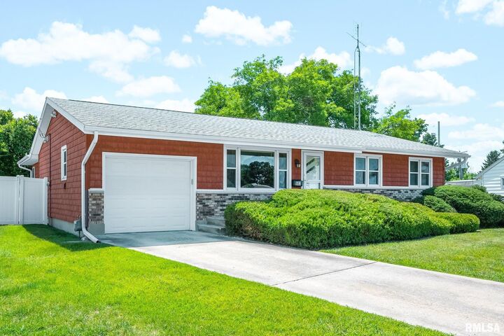 Property Photo:  983 Dayton Court  IL 61401 