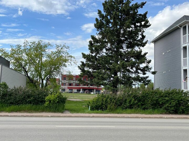 9716 100 Avenue — photo 1