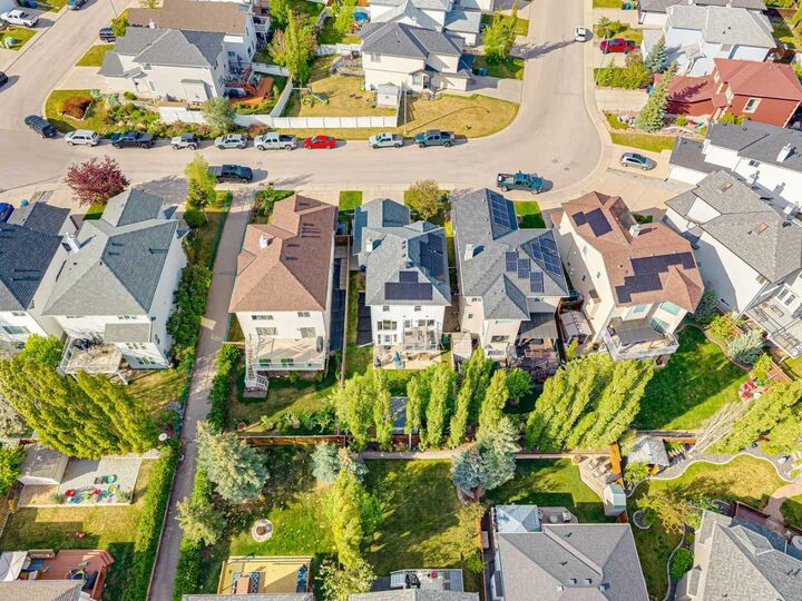 Property Photo:  105 Tuscarora Heights NW  AB T3L 2H2 