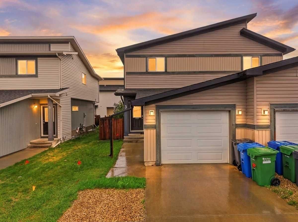 Property Photo: 3 Greenhouse Place AB T4P 0S5