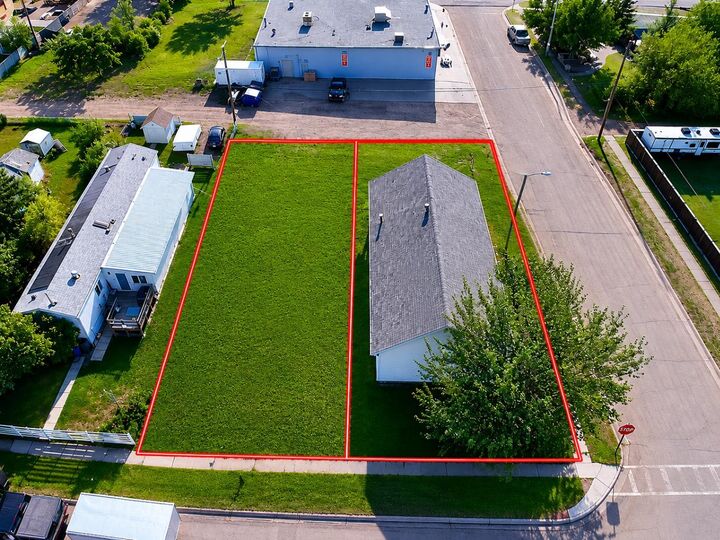 Property Photo:  9832 99 Street  AB T0H 3S0 