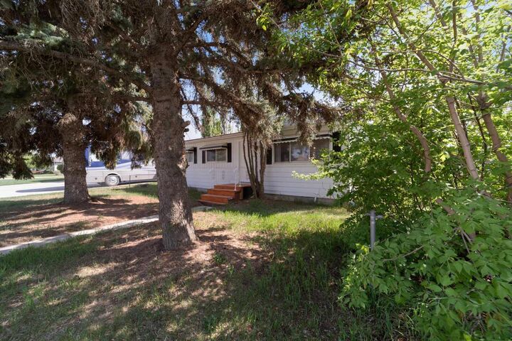 Property Photo: 4911 54 Avenue AB T0B 4N0