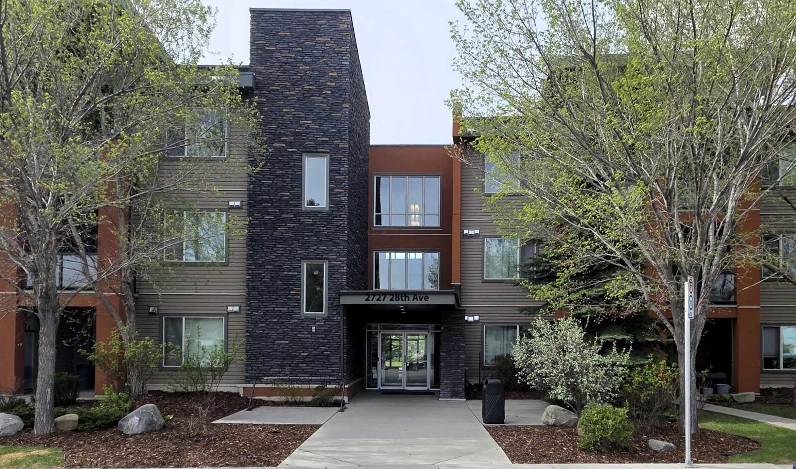 Property Photo:  2727 28 Avenue 148  AB T2B 0L4 