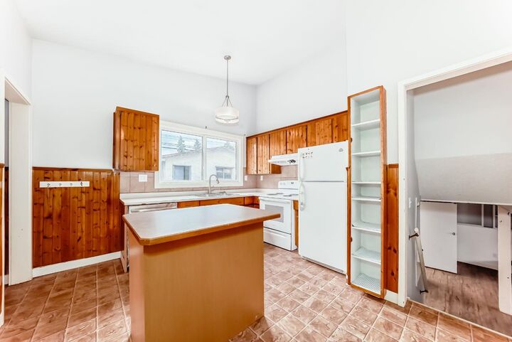 Property Photo: 544 Penworth Way SE AB T2A 4G3