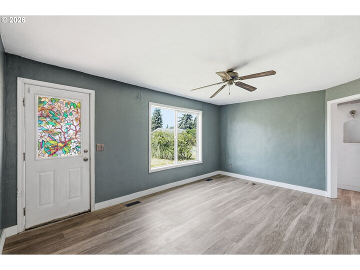 Property Photo:  5135 C St  OR 97478 