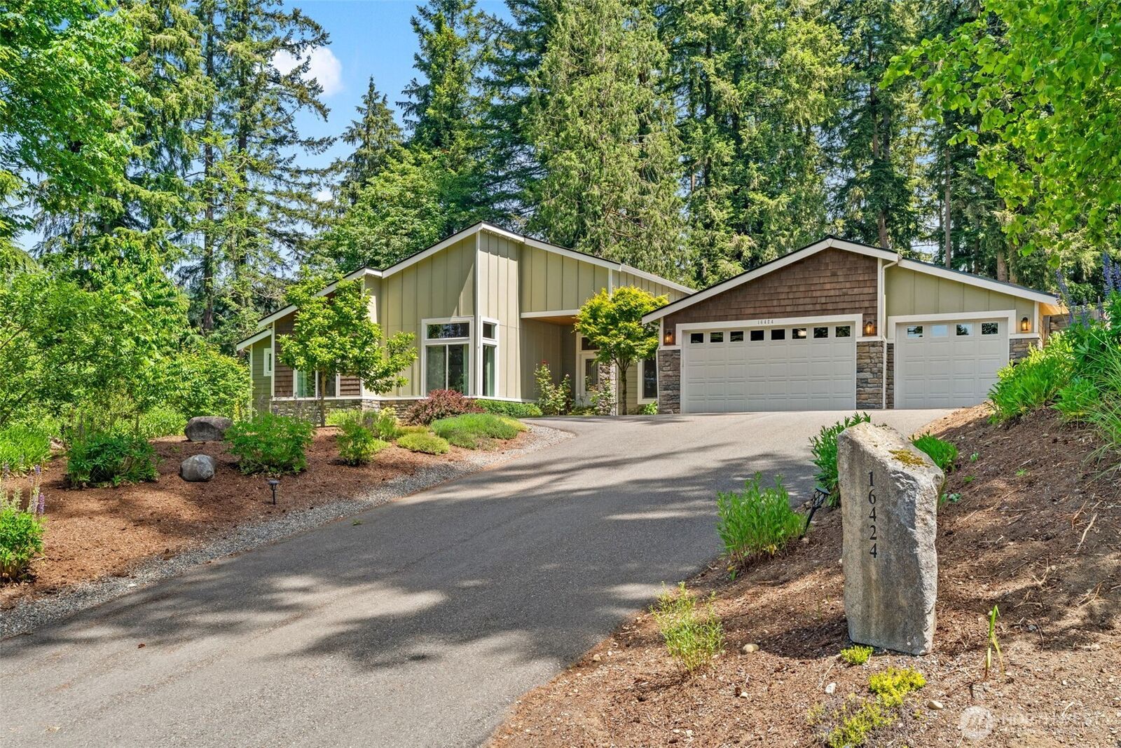 Property Photo:  16424  252 Avenue SE  WA 98027 