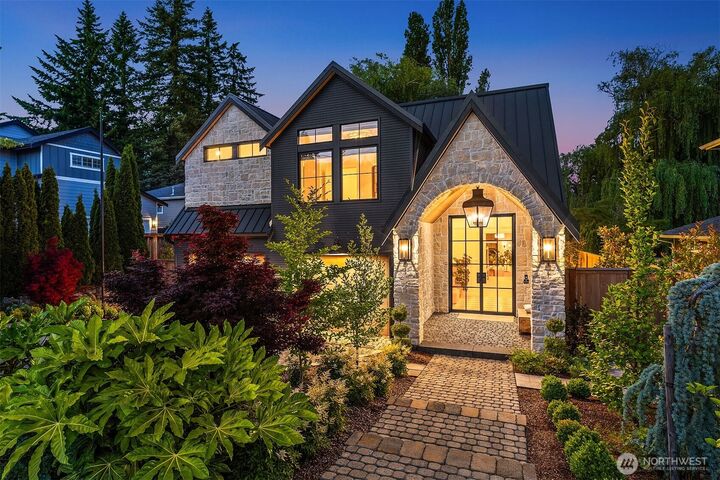 Property Photo:  1016  5th Street  WA 98033 