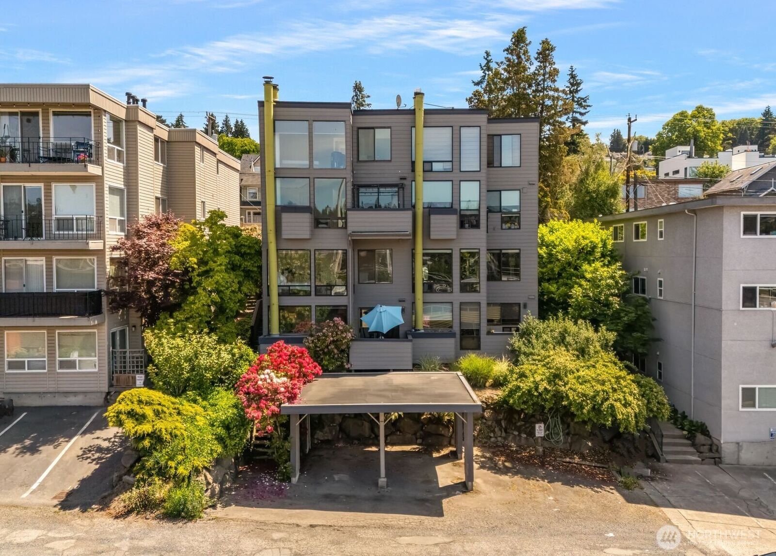 Property Photo:  2831  14th Ave  W 2  WA 98119 