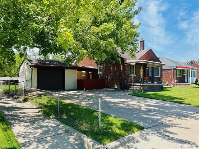 Property Photo:  2203 White Avenue  MI 48146 