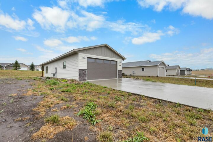 Property Photo:  1004 S 6th Ave  IA 51246 