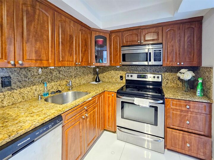 Property Photo:  100 Bayview Dr 722  FL 33160 