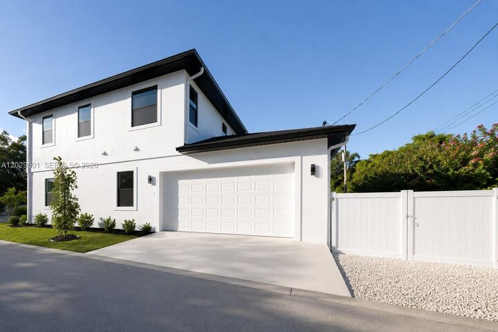 Property Photo:  2925 13th St N  FL 33704 