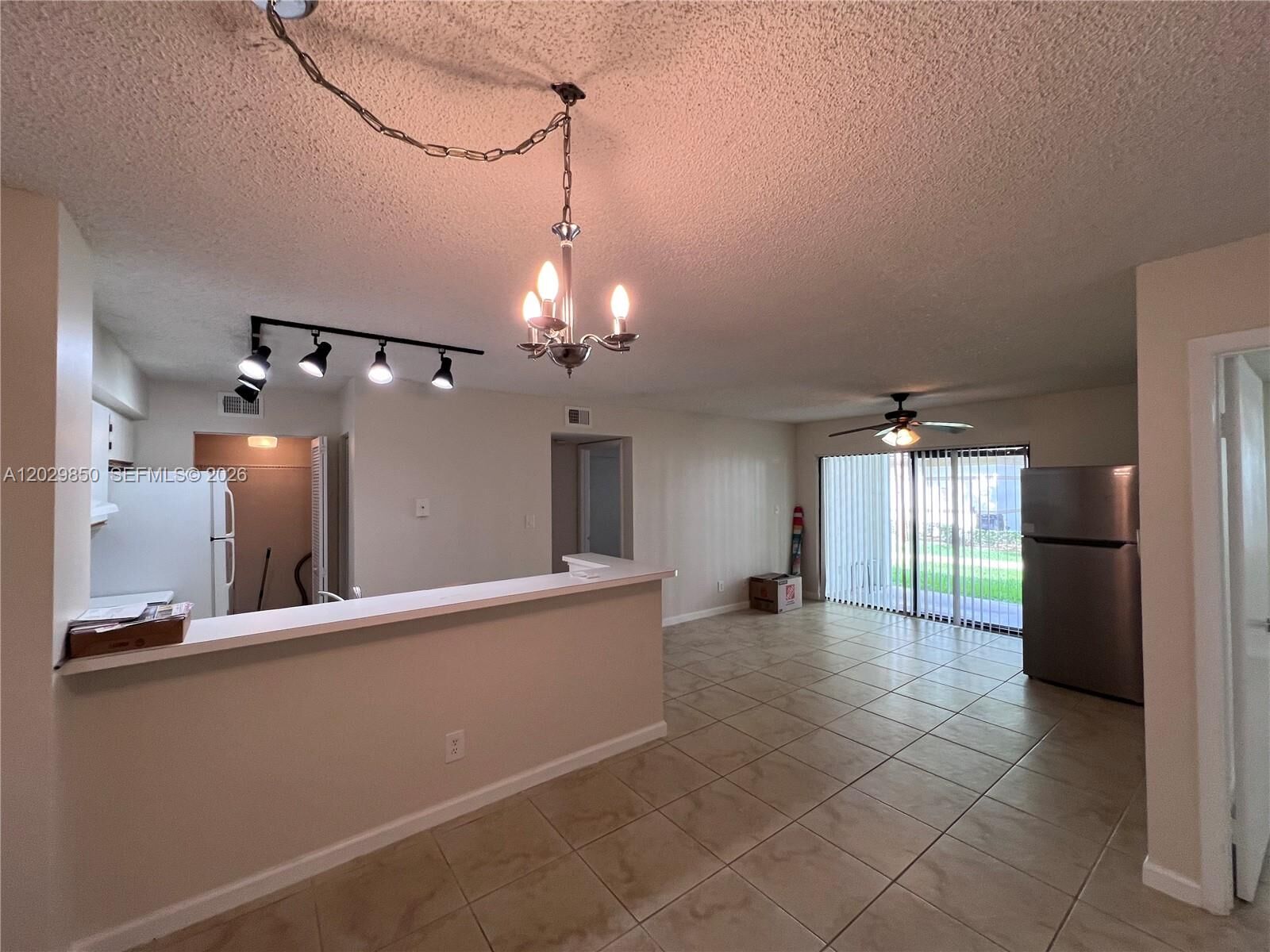 Property Photo:  640 S Park Rd 14-4  FL 33021 