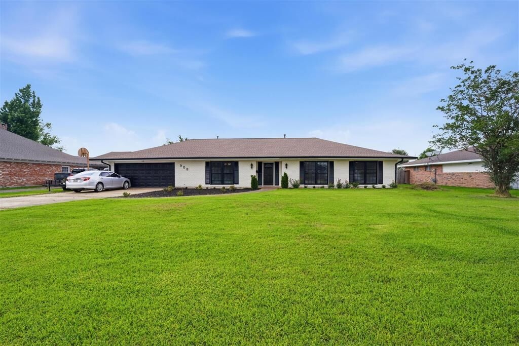 Property Photo:  908 Henrietta Lane  LA 70605 
