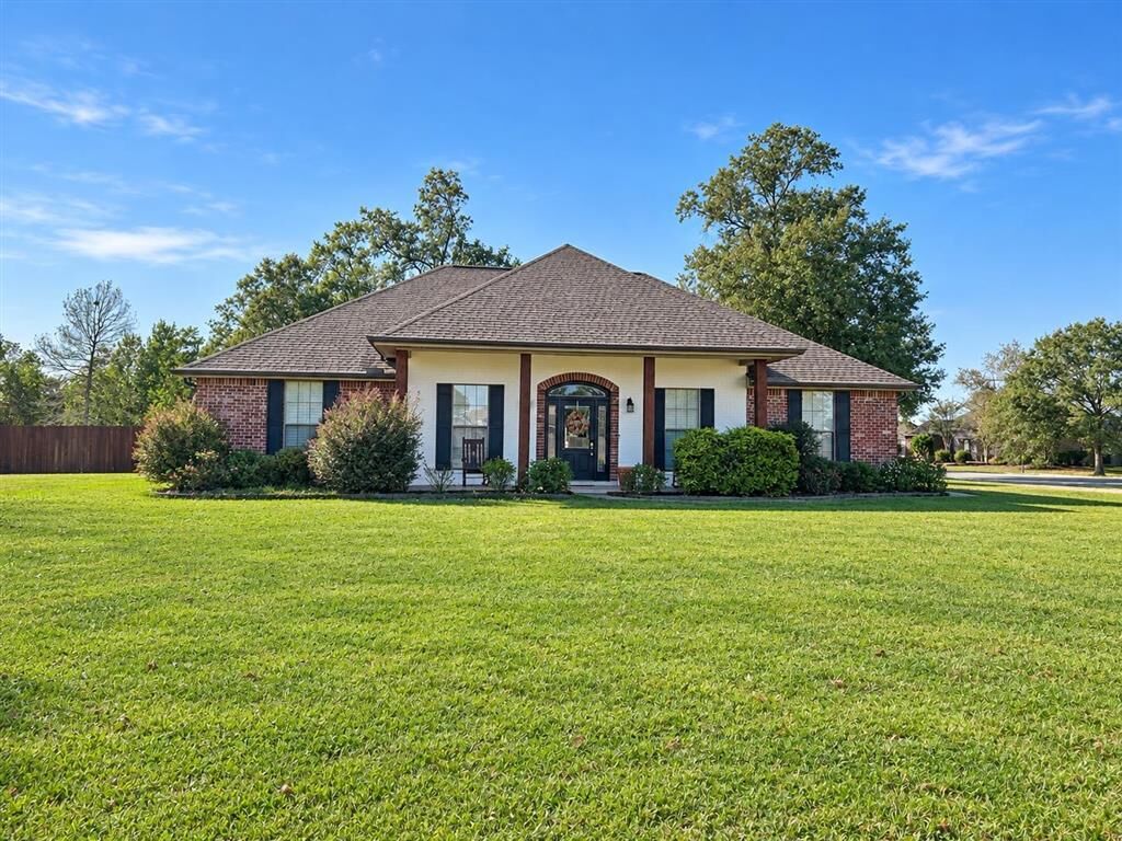 Property Photo:  1543 Holly Run Drive  LA 70611 