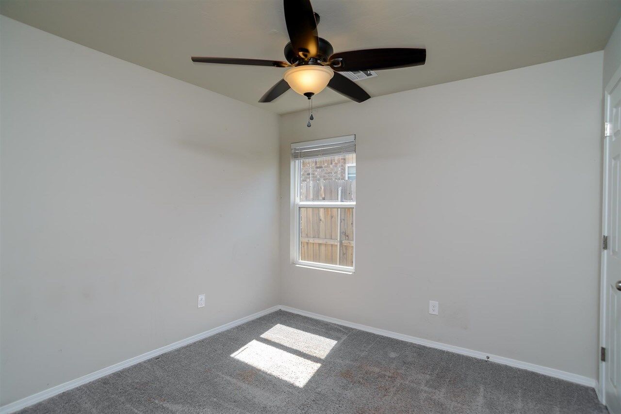Property Photo:  1811 E Ridgecrest Avenue  OK 74075 