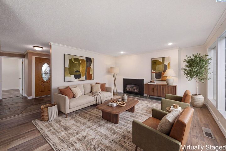 Property Photo: 1621 Mowry Square #201 WA 99354