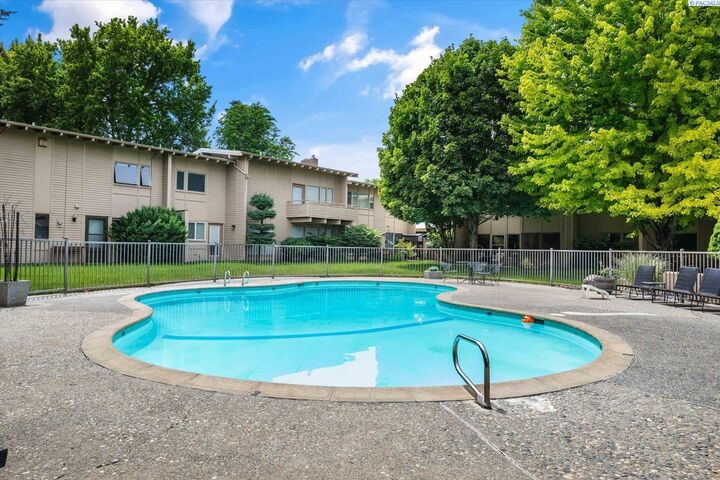 Property Photo:  1621 Mowry Square #201  WA 99354 