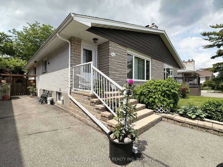 Property Photo:  1236 Clyde Avenue 2  ON K2C 1Y4 