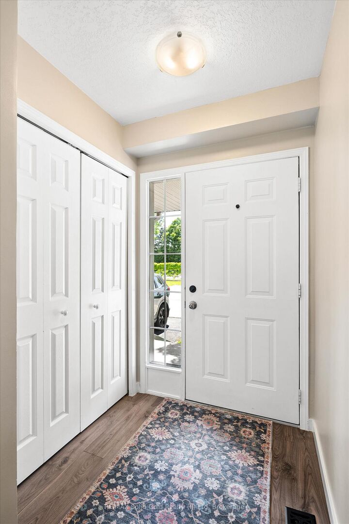 Property Photo: 15 Gregg Court 5 ON N2A 4H7