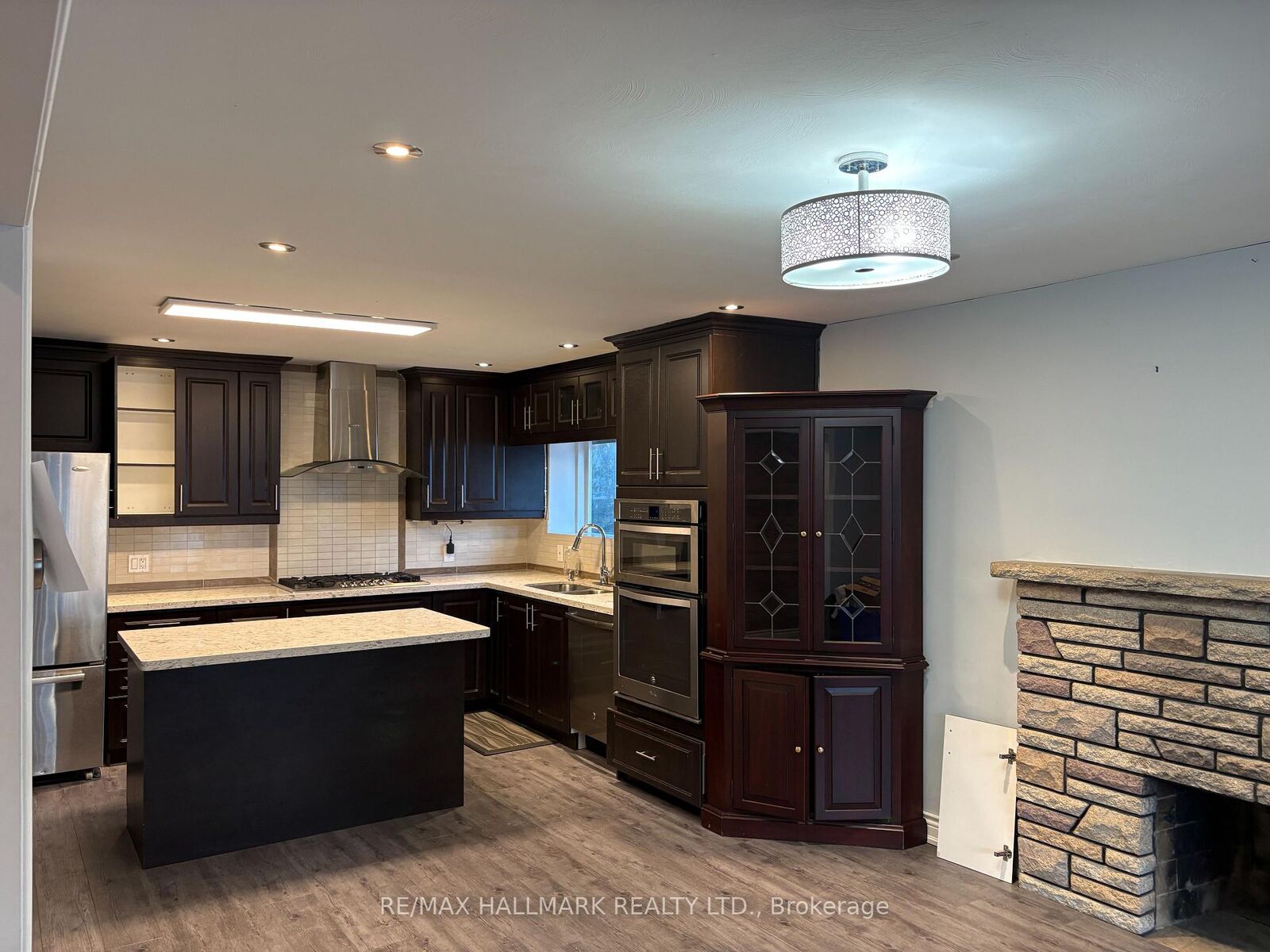 Property Photo: 117 William Street ON L4A 1B3