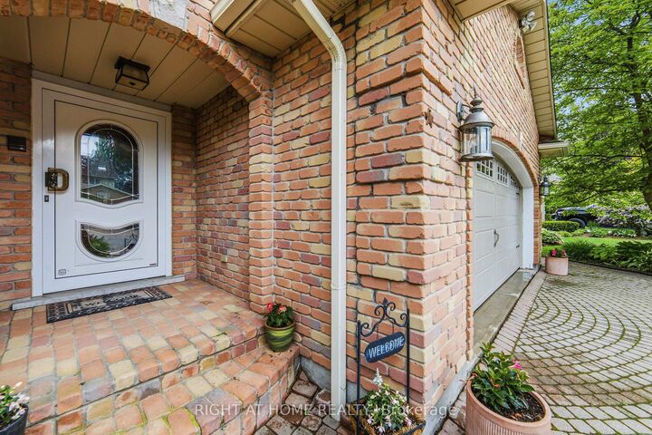 Property Photo: 21 Francis Creek Boulevard ON L2W 1B1