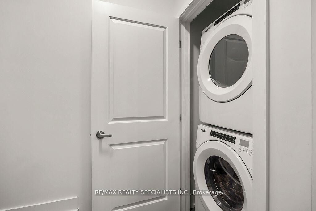 Property Photo: 261 Skinner Road 2 ON L8B 1W6