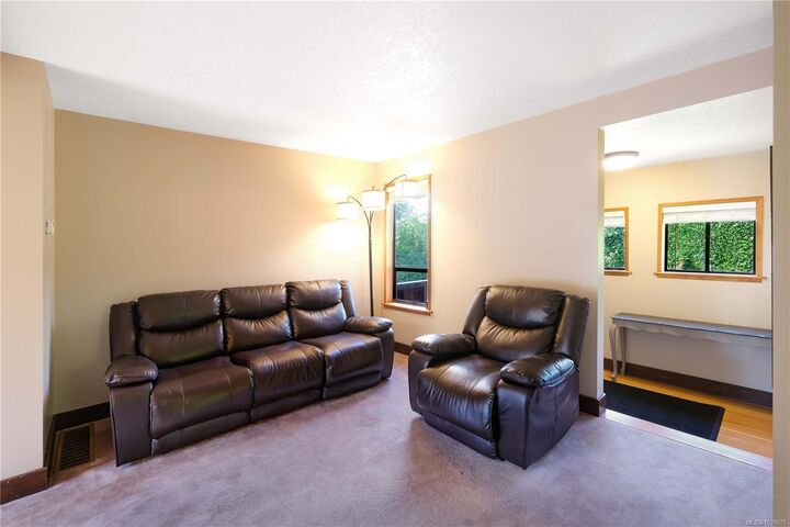 Photo de la propriété:  811 Nicholls Rd  BC V9W 3P7 