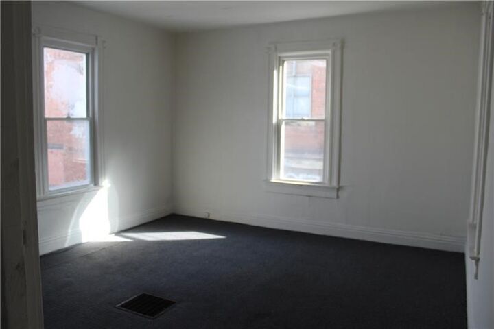 Property Photo:  577 Linden Way  PA 15033 