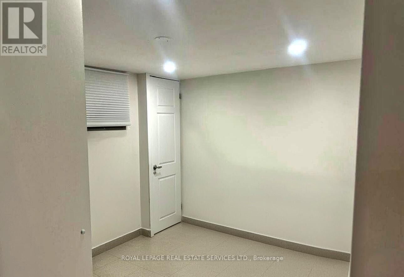 Property Photo:  1399 Lansdowne Avenue Lower  ON M6H 3Z9 