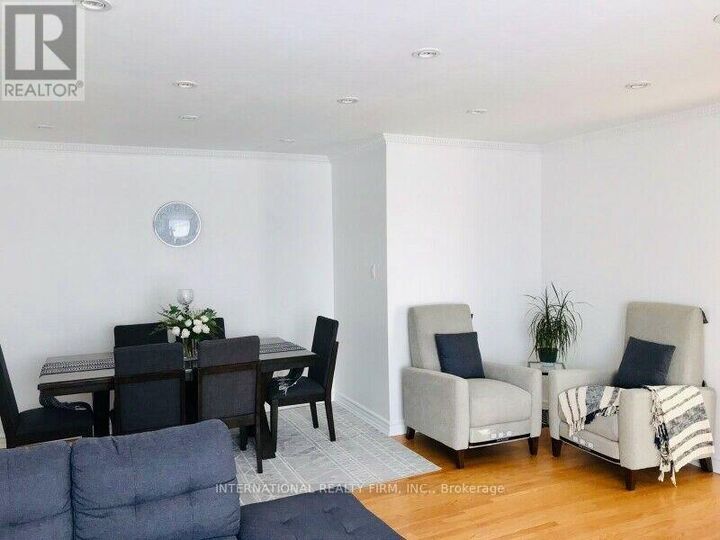 Property Photo:  77 Elise Terrace Upper  ON M2R 2W9 