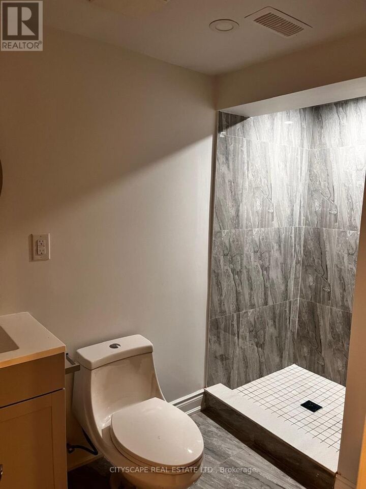 Photo de la propriété:  233 Bartley Bull Parkway Lower  ON L6W 2K9 