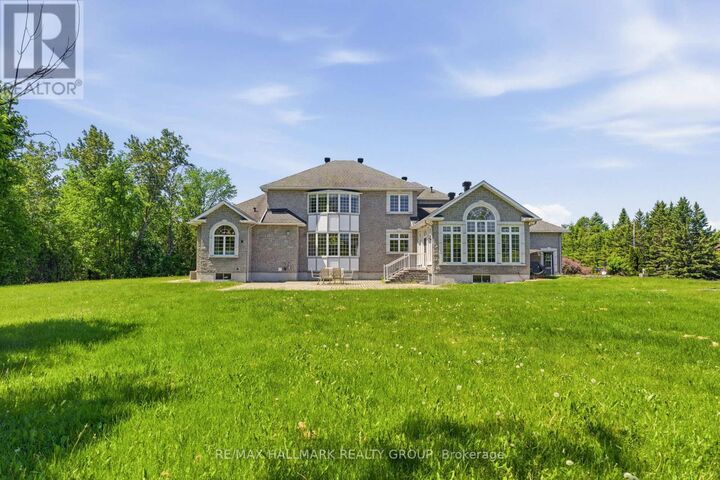 Property Photo: 1651 Marronier Court ON K4C 1C2