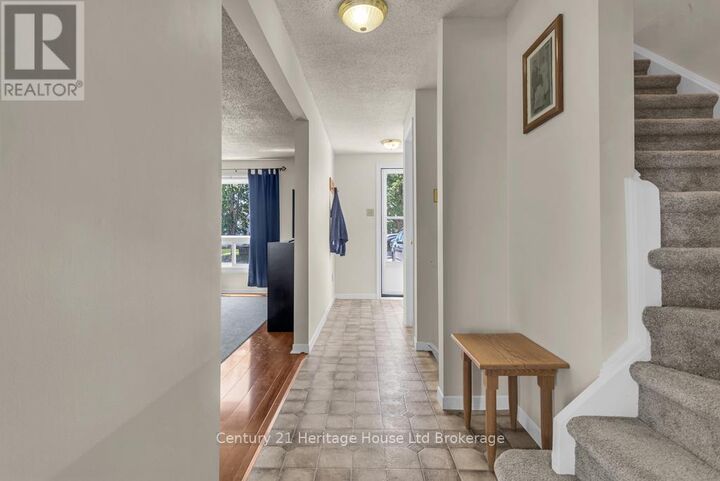 Property Photo: 380 Quarterline Road 15 ON N4G 5L5