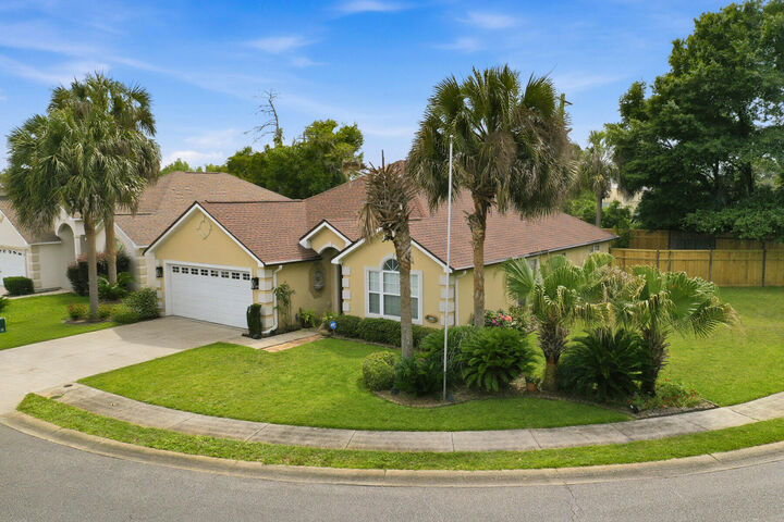 Property Photo:  1900 Kadima Circle  FL 32547 